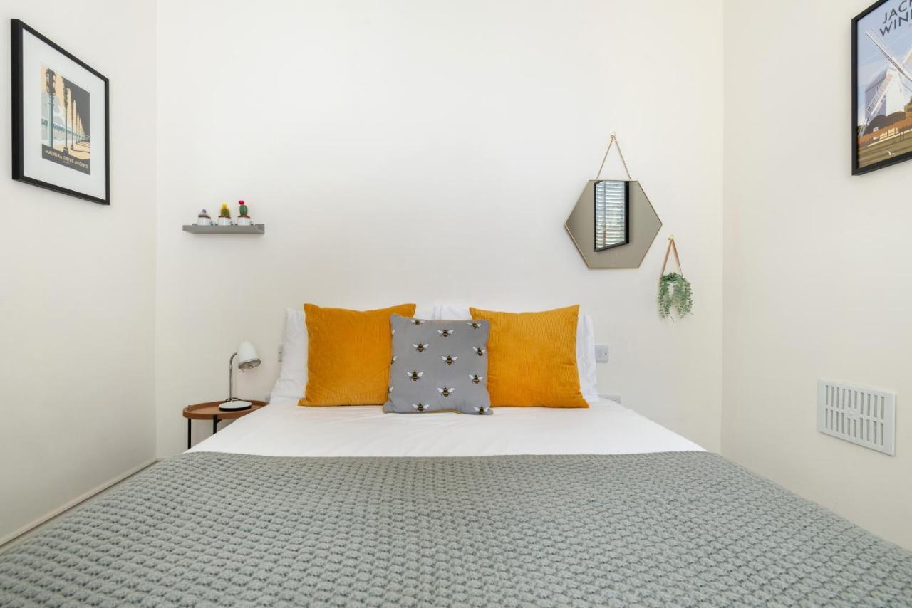 Beautiful, Central, 3 Min Walk From Beach, 2 King Doubles Brighton Екстериор снимка